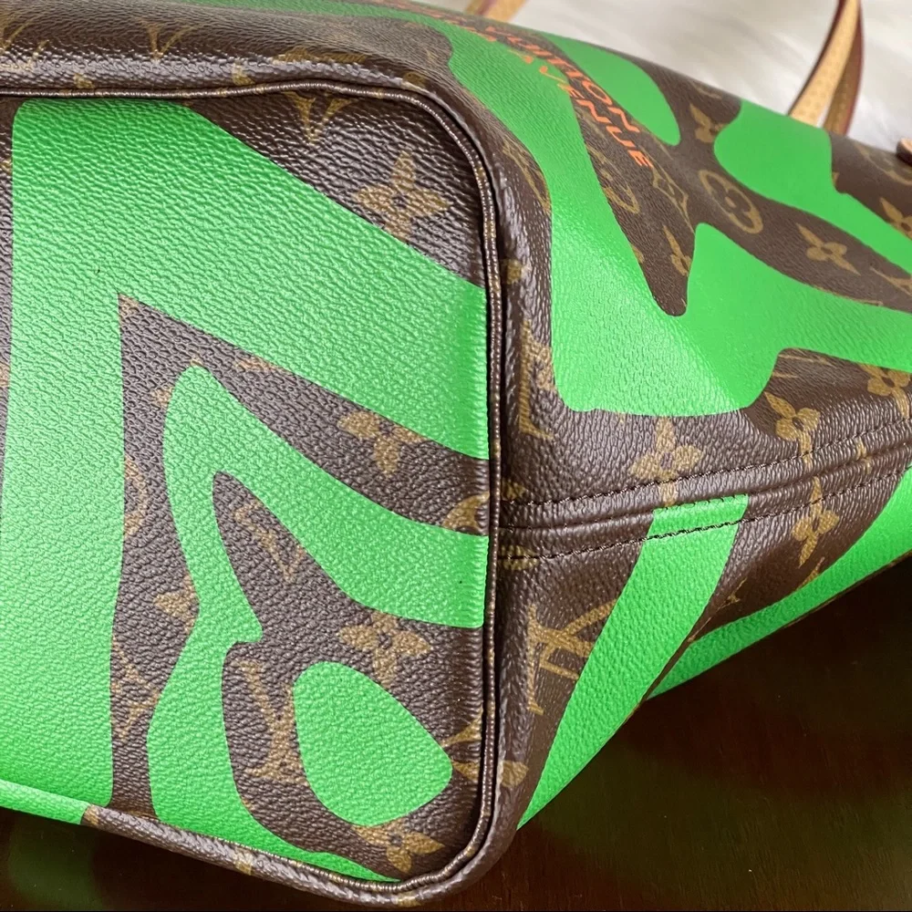 Louis Vuitton Hawaii Neverfull MM Tote w Pouch - Picture 5 of 16